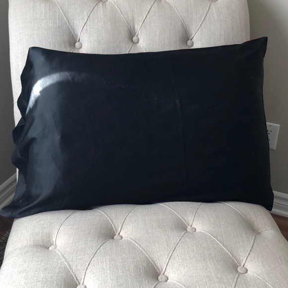 🇨🇦Brand new satin pillowcase made in Canada🇨🇦 - Picture 2 of 3